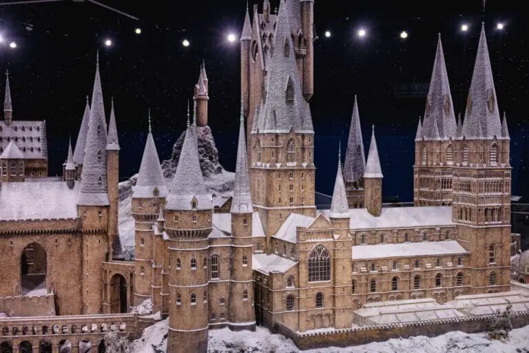 ULTIMATE GUIDE TO HARRY POTTER STUDIOS IN LONDON (2024): HOGWARTS IN THE SNOW
