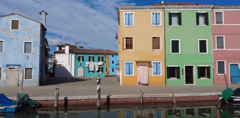 BURANO: A COMPLETE GUIDE TO A STUNNING DAY TRIP FROM VENICE