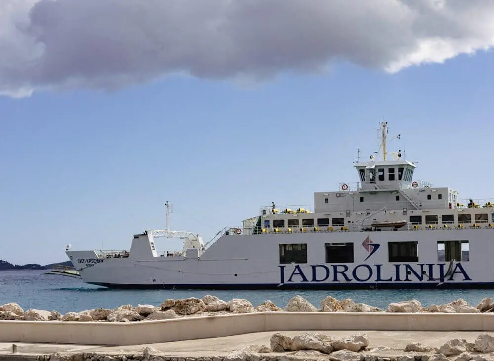 island hopping from split