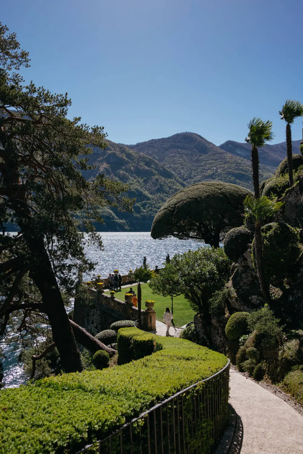 LAKE COMO TOWNS LENNO