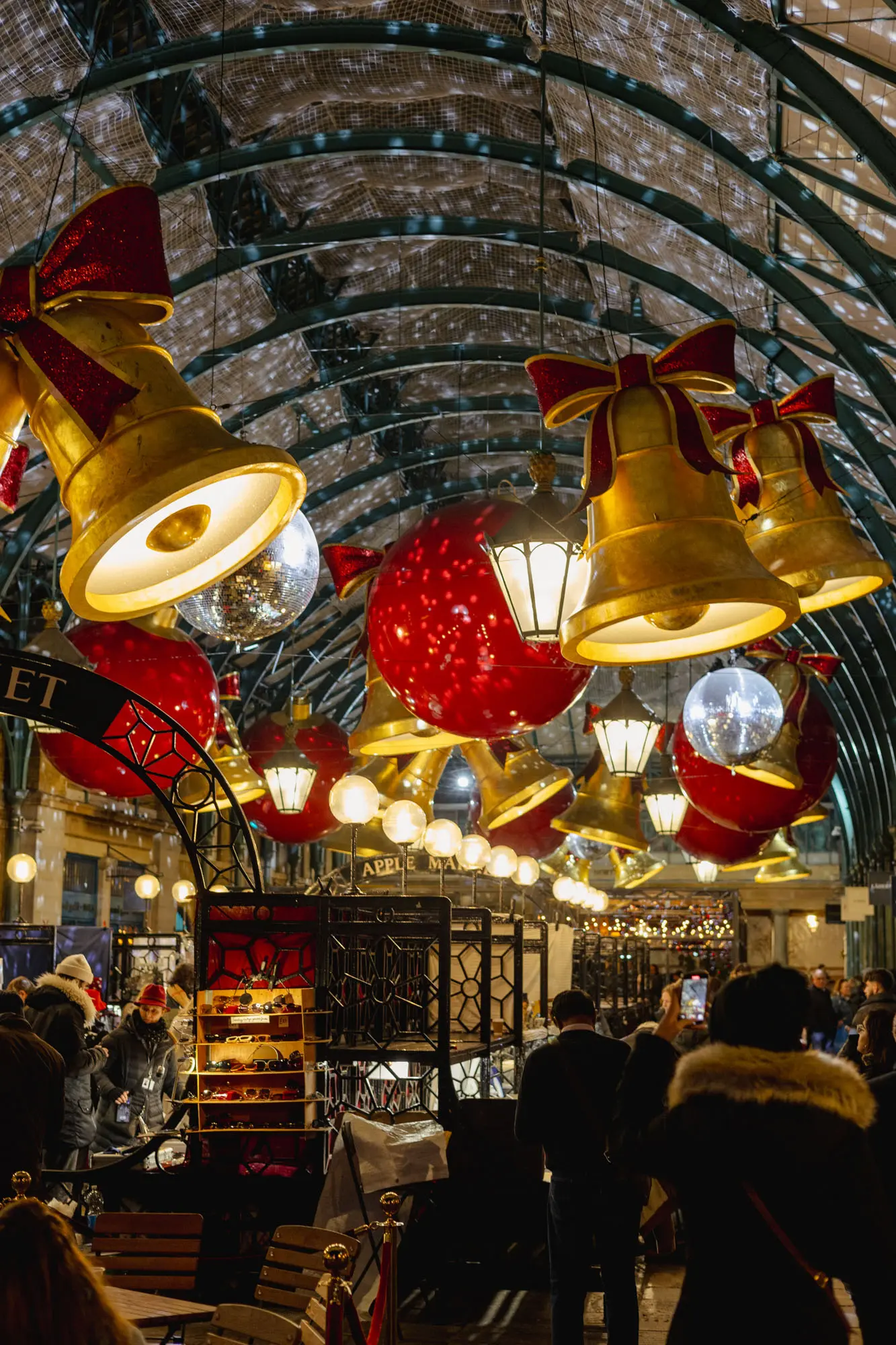 LONDON CHRISTMAS WALKING TOUR - COVENT GARDEN