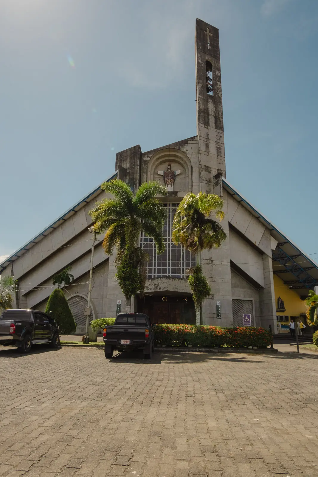 things to do in puerto limon