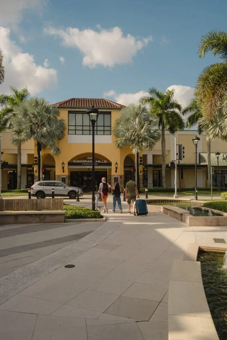 DOLPHIN MALL OR SAWGRASS MILLS: WHICH MIAMI MALL IS BETTER?