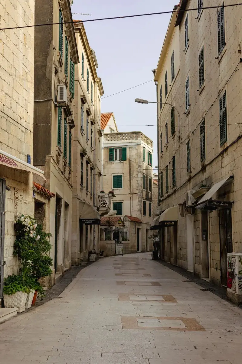 how to get to plitvice lakes from split
