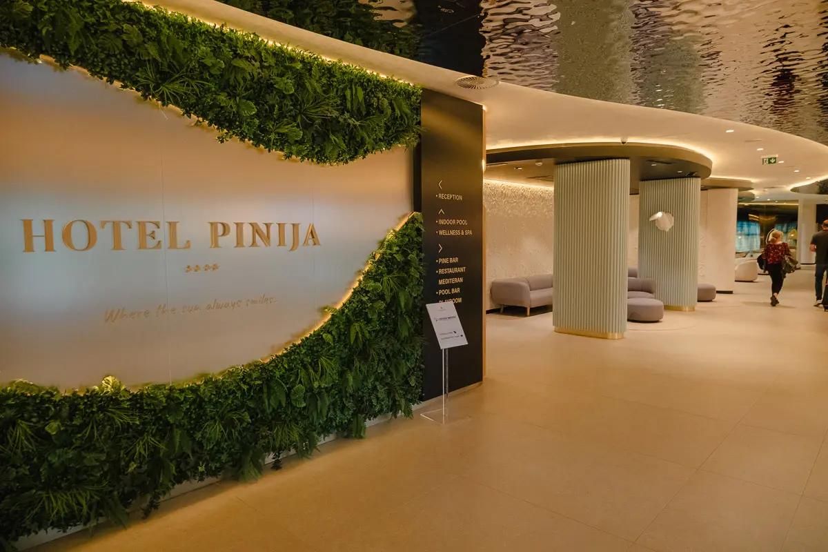 hotel pinija review