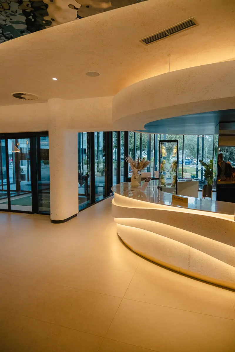 hotel pinija review