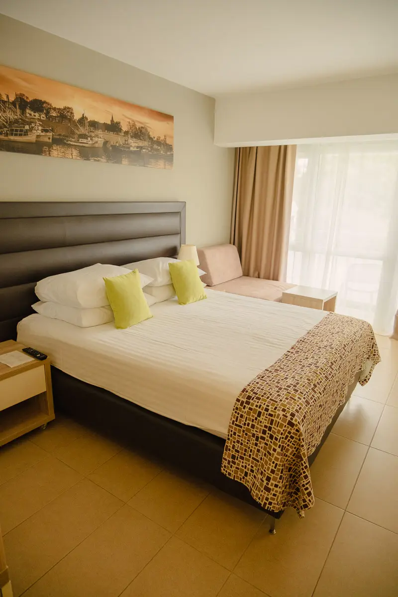 hotel pinija review