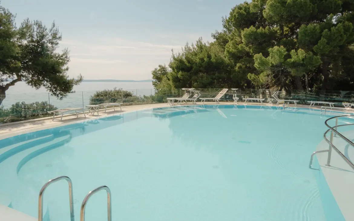 hotel pinija review