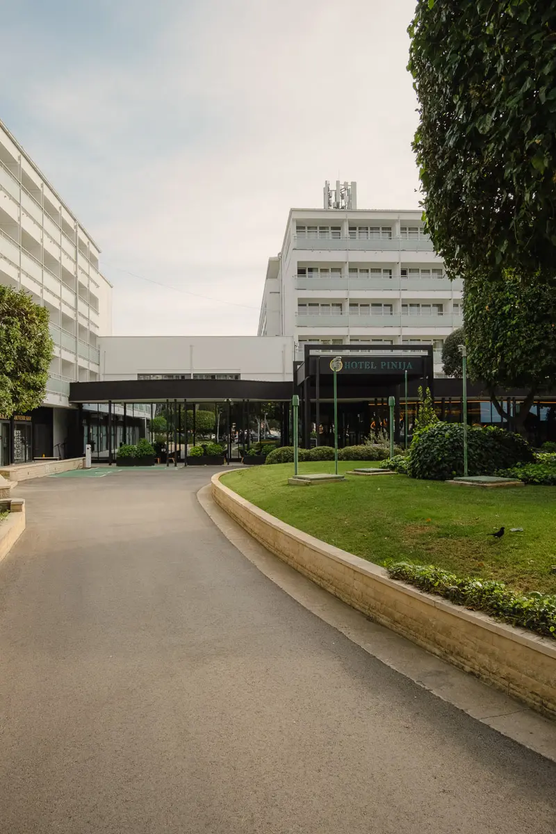 hotel pinija review