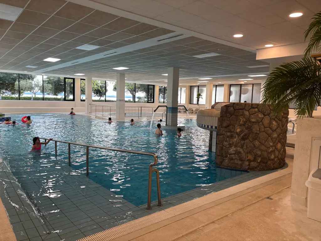 hotel pinija review